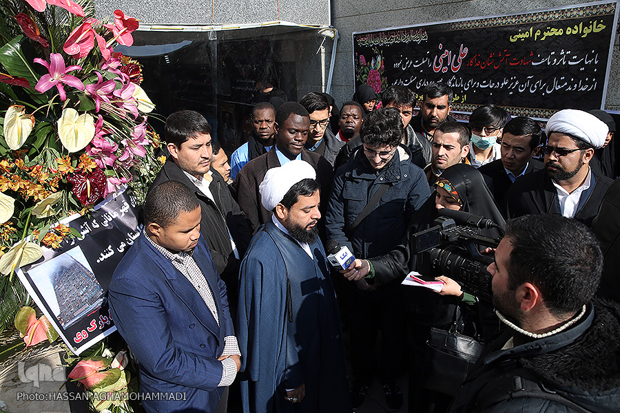 حضور 50 دانشجوی خارجی جامعةالمصطفی(ص) در منزل شهید آتش‌نشان
