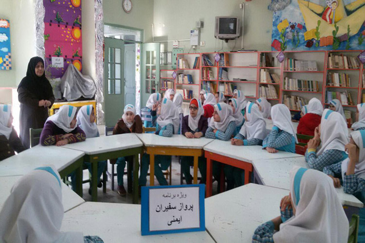 برپایی ایستگاه نقاشی «آتش‌نشانان فداکار» در خرم‌آباد