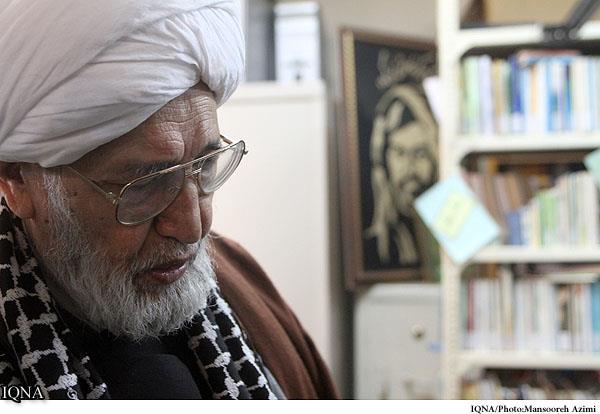 اهتمام آیتالله هاشمی رفسنجانی به اقامه نماز جماعت در حرم حضرت معصومه(س) اهتمام آیتالله هاشمی رفسنجانی به اقامه نماز جماعت در حرم حضرت معصومه(س)
