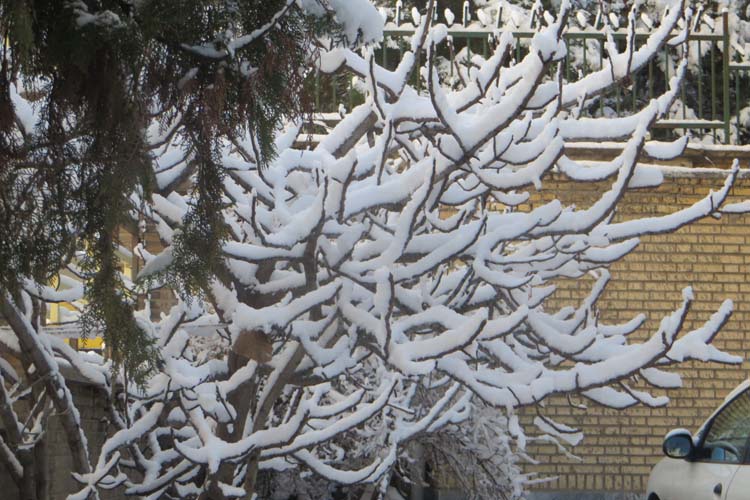 اشاره غیرمستقیم به «برف» در آیه 43 سوره نور