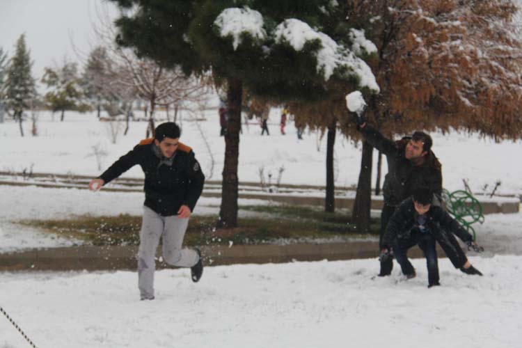 اشاره غیرمستقیم به «برف» در آیه 43 سوره نور