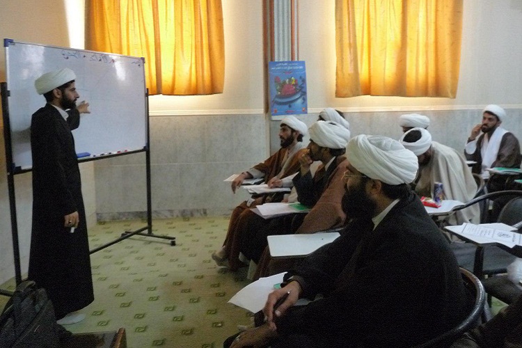 برگزاری کارگاه توانمندسازی تبلیغی روحانیان در زابل + عکس