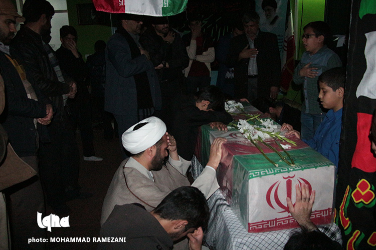 تجدید میثاق جمعی از هنرمندان خراسان‌جنوبی با شهدا