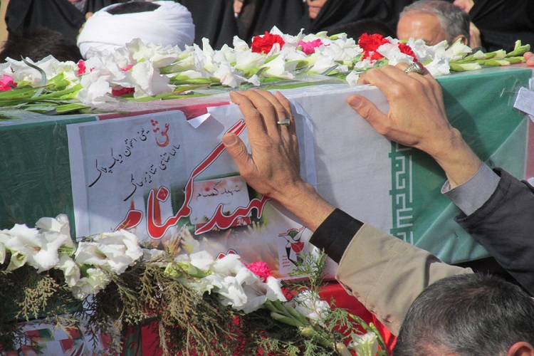 کبوتران بی‌نشان در زادگاه رهبر کبیر انقلاب آرام گرفتند