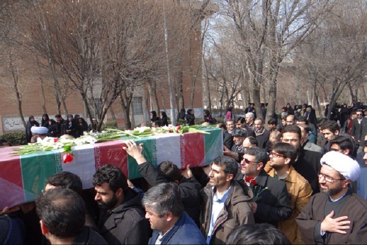 تشییع 3 شهید گمنام دوران دفاع مقدس در دانشگاه تبریز+ تصویر تشییع 3 شهید گمنام دوران دفاع مقدس در دانشگاه تبریز+ تصویر