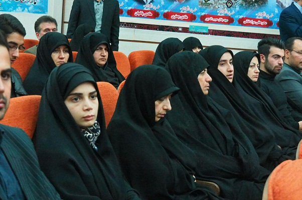 آمدم تا به مادران شهدا بگویم ما فرزندان شما هستیم