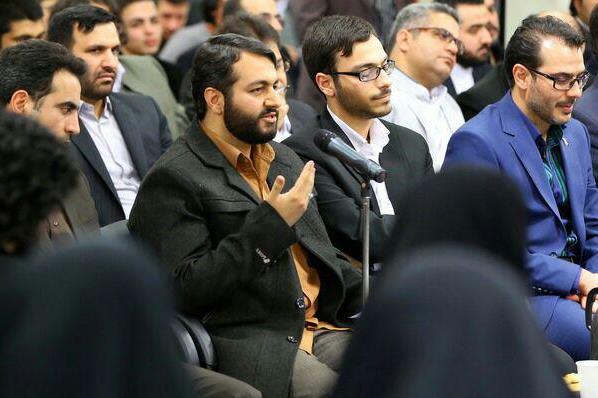 تاکید رهبر انقلاب بر شعر توحیدی و نیایشی/ حلاوتی که بر جان شاعر نشست