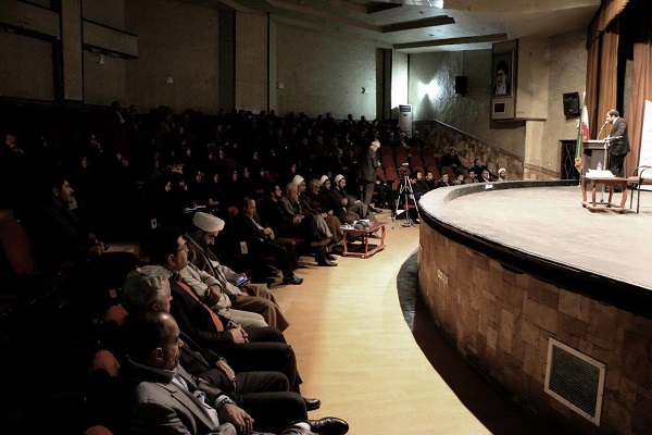 اولویت کانون‌های فرهنگی مساجد توسعه فضائل اخلاقی باشد