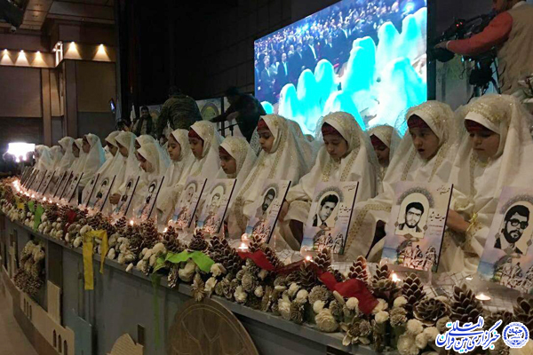 رونمایی از کتاب «حدیث ایثار» در کنگره شهدای وزارت بهداشت در یزد+عکس