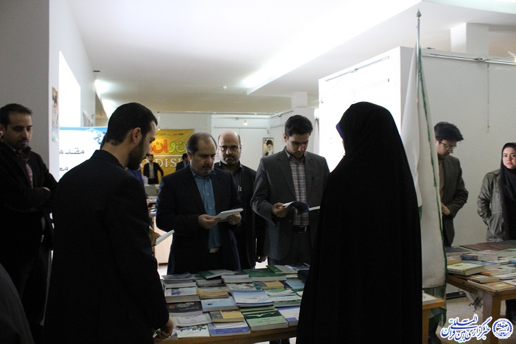 افتتاح نمایشگاه طرح نذر کتاب افتتاح نمایشگاه طرح نذر کتاب