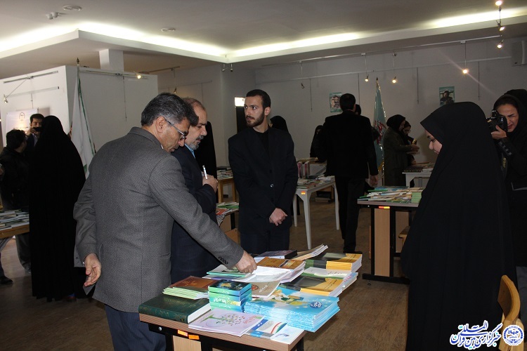 افتتاح نمایشگاه طرح نذر کتاب افتتاح نمایشگاه طرح نذر کتاب
