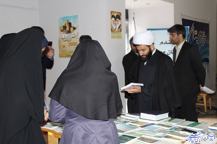 افتتاح نمایشگاه طرح نذر کتاب افتتاح نمایشگاه طرح نذر کتاب