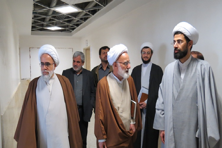 حوزه علمیه به همت فضلا انقلابی می‌ماند