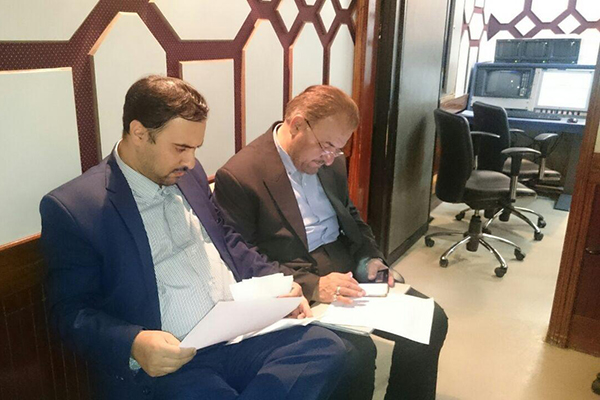 عباس سلیمی دقایقی قبل از برنامه گلستان عباس سلیمی دقایقی قبل از برنامه گلستان
