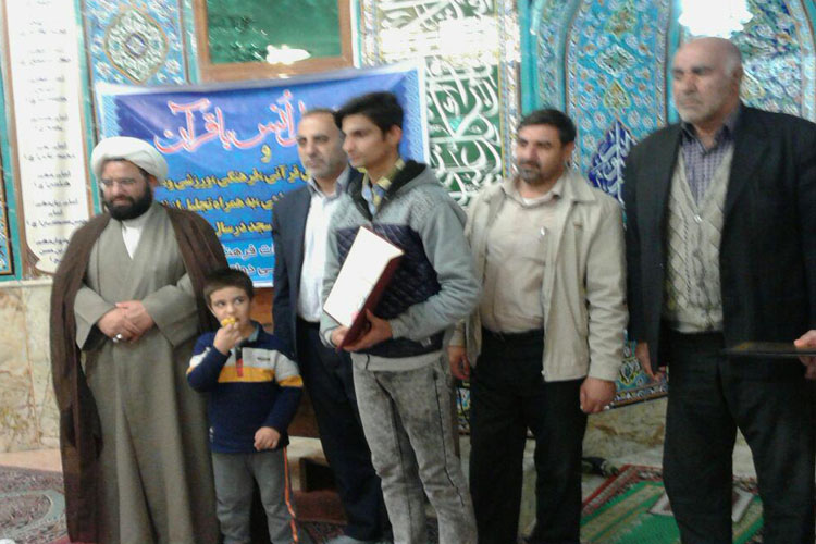 تجلیل از قرآن‌آموزان برتر مسجد علی دولتشاهی خرم‌آباد