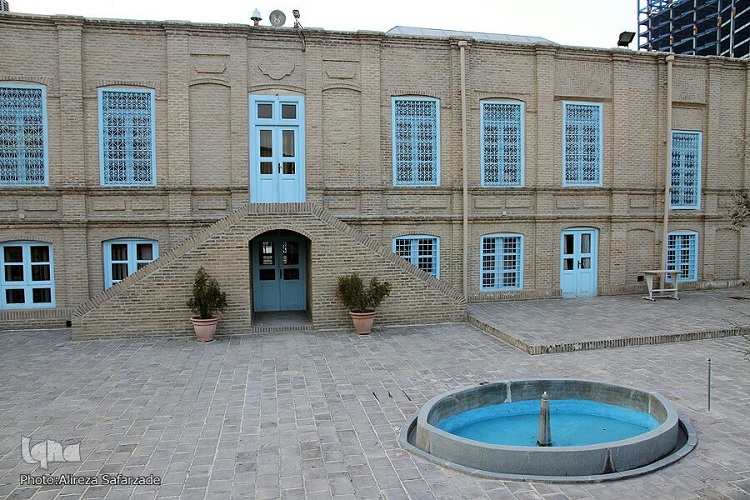 آماده ارسال ابو//////تلفیقی از معماری سنتی و اروپایی در خانه تاریخی ملک