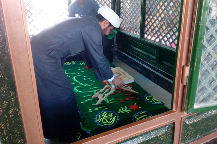 غبارروبی از بقعه سید باقر زابل + عکس