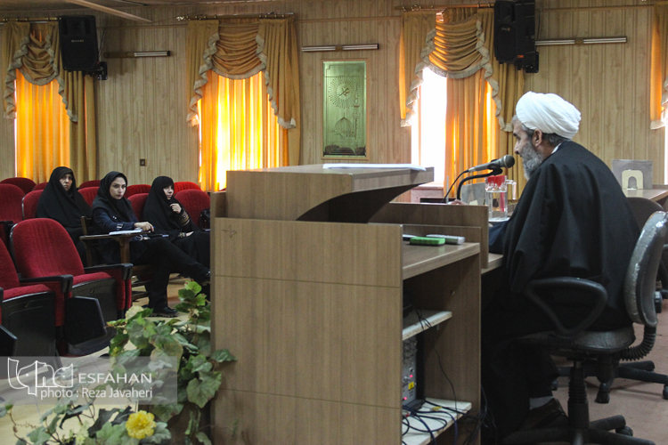 نشست هم اندیشی فعالان قرآنی دانشگاه اصفهان