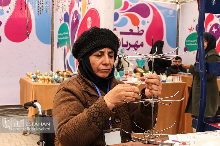 سومین بازارچه عرضه محصولات بانوان سرپرست خانوار در اصفهان بازگشایی شد.