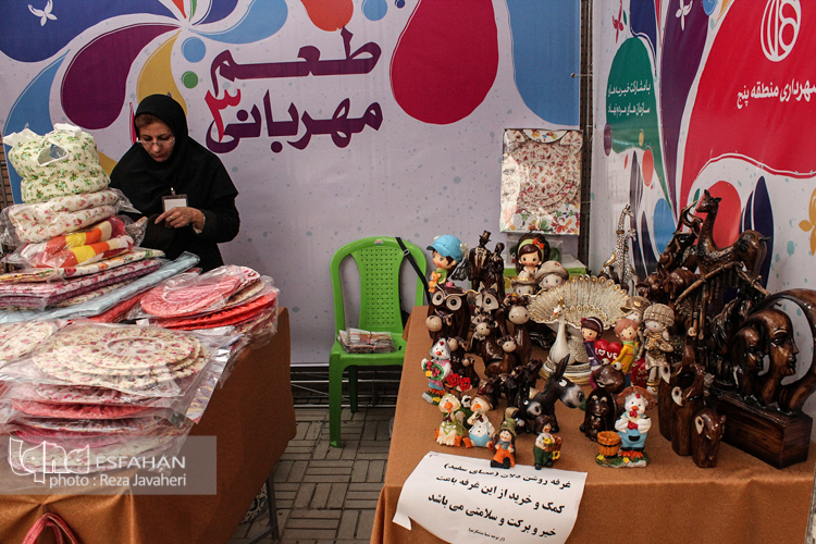 سومین بازارچه عرضه محصولات بانوان سرپرست خانوار در اصفهان بازگشایی شد.