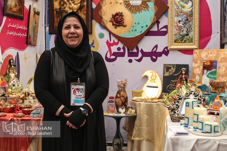 سومین بازارچه عرضه محصولات بانوان سرپرست خانوار در اصفهان بازگشایی شد.