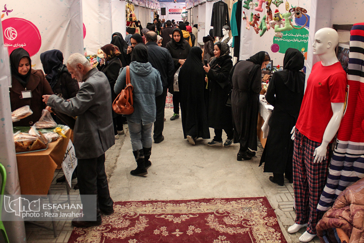 سومین بازارچه عرضه محصولات بانوان سرپرست خانوار در اصفهان بازگشایی شد.