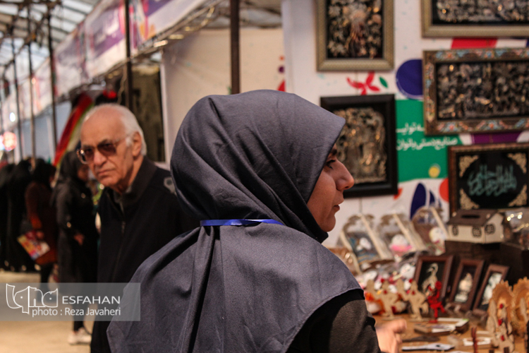 سومین بازارچه عرضه محصولات بانوان سرپرست خانوار در اصفهان بازگشایی شد.