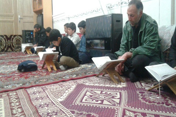 حضور نوجوانان قرآنی مؤسسه آل یاسین سجاس در جلسه تلاوت