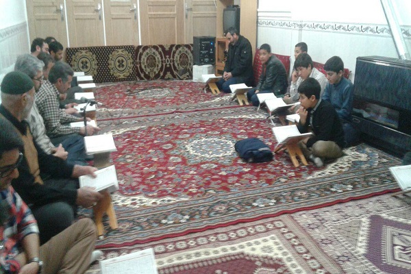 حضور نوجوانان قرآنی مؤسسه آل یاسین سجاس در جلسه تلاوت
