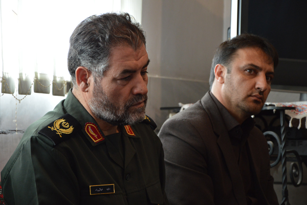 دیدار معاون فرهنگی رزمندگان غرب و شمال غرب کشور با خانواده شهدای لرستانی