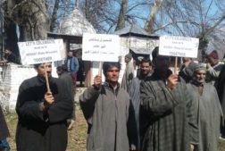 انگلیسی/ معبد هندوان بعد از سه دهه توسط مسلمانان کشمیر بازگشایی شد 