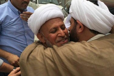 آزادی روحانیان مبارز بحرینی از بند آ‌ل‌خلیفه +عکس