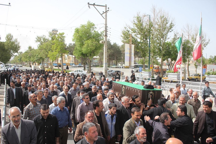 پیکر حجتالاسلام محمد علی قریشی در خمین تشییع شد پیکر حجتالاسلام محمد علی قریشی در خمین تشییع شد