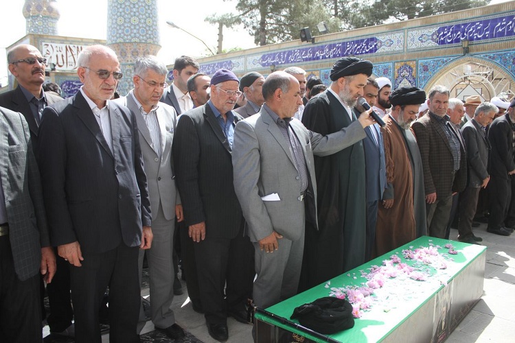 پیکر حجتالاسلام محمد علی قریشی در خمین تشییع شد پیکر حجتالاسلام محمد علی قریشی در خمین تشییع شد