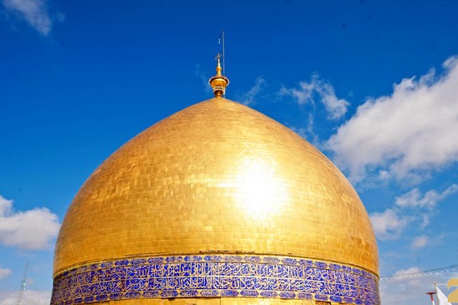 طلاکاری گنبد حرم علوی در مراحل پایانی