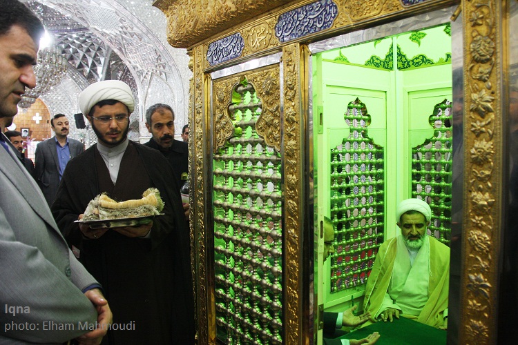 مضجع منور امامزاده سیدحمزه بن موسی بن جعفر(ع) تبریز غبارروبی و عطرافشانی شد