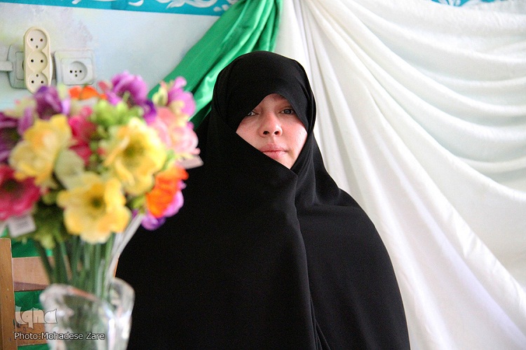 کاریزمای یک معلم قرآن/ توبیخ و تشویقی که هر دو از سر عشق است کاریزمای یک معلم قرآن/ توبیخ و تشویقی که هر دو از سر عشق است