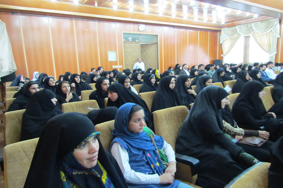 نشست طلاب و نخبگان تحت پوشش کمیته امداد لرستان برگزار شد.