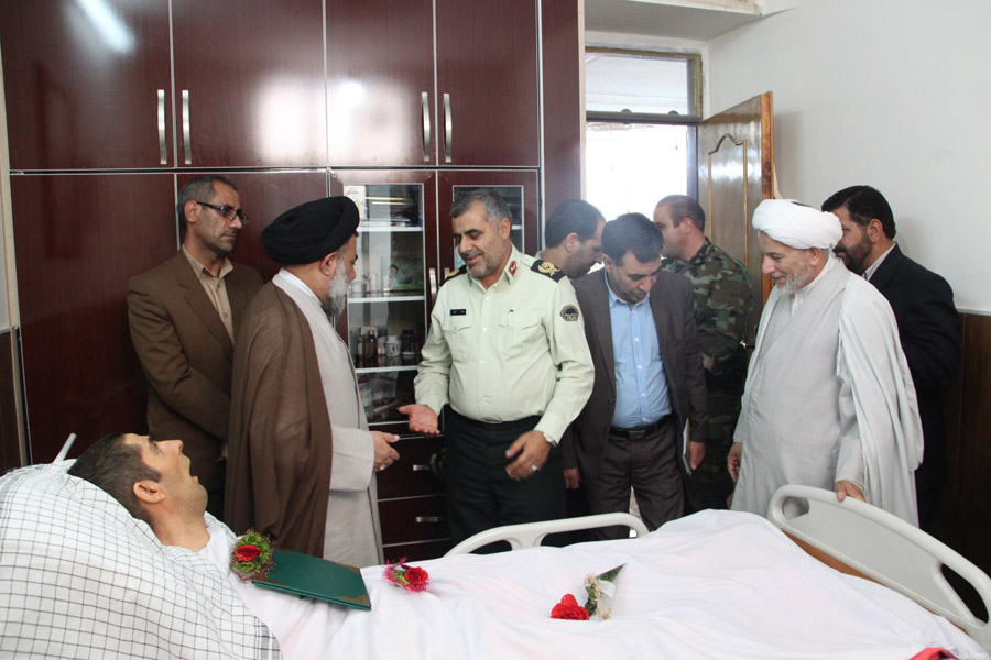 دیدار آیت‌الله میرعمادی با شهید زنده لرستانی