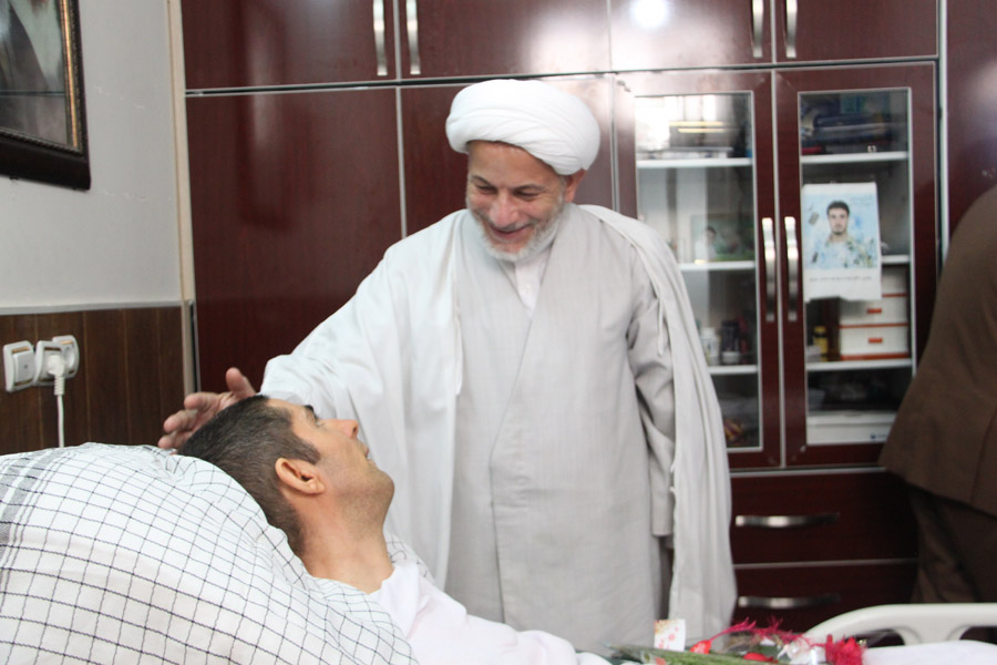 دیدار آیت‌الله میرعمادی با شهید زنده لرستانی