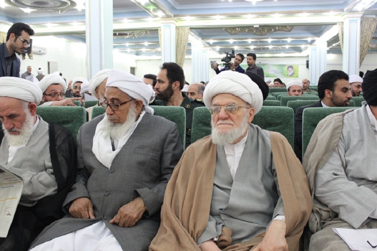 همایش «تجلیل از آثار و پایان نامه های تقریب» از لنز دوربین