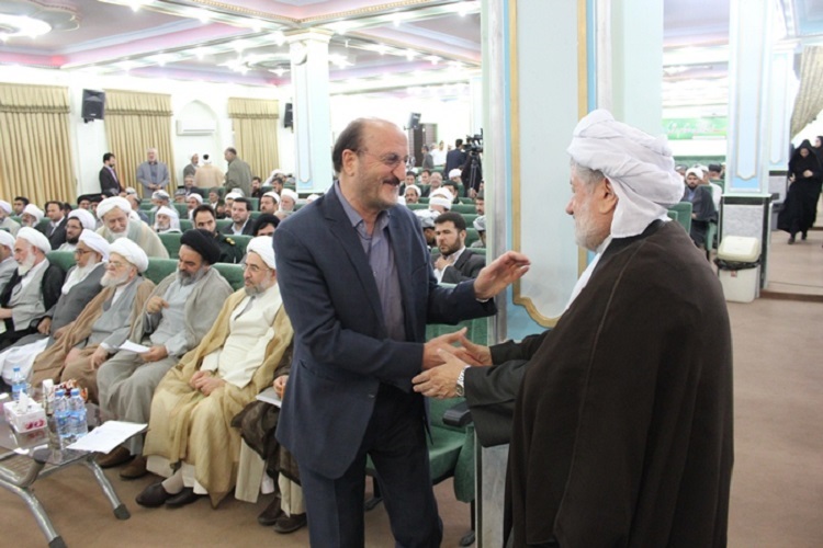 همایش «تجلیل از آثار و پایان نامه های تقریب» از لنز دوربین