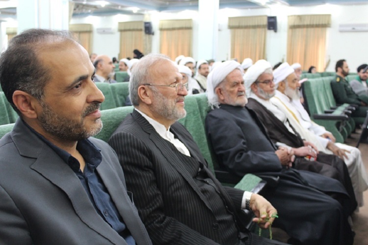 همایش «تجلیل از آثار و پایان نامه های تقریب» از لنز دوربین