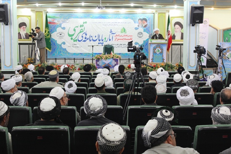 همایش «تجلیل از آثار و پایان نامه های تقریب» از لنز دوربین