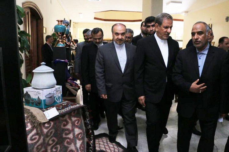 بازدید معاون اول رئیس جمهور از نمایشگاه سوغات مشهد