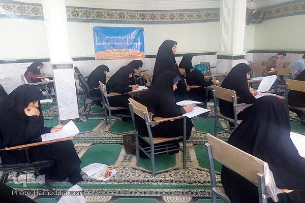 یازدهمین دوره آزمون کتبی طرح اعطای مدرک به حفاظ قرآن در بوشهر برگزار شد