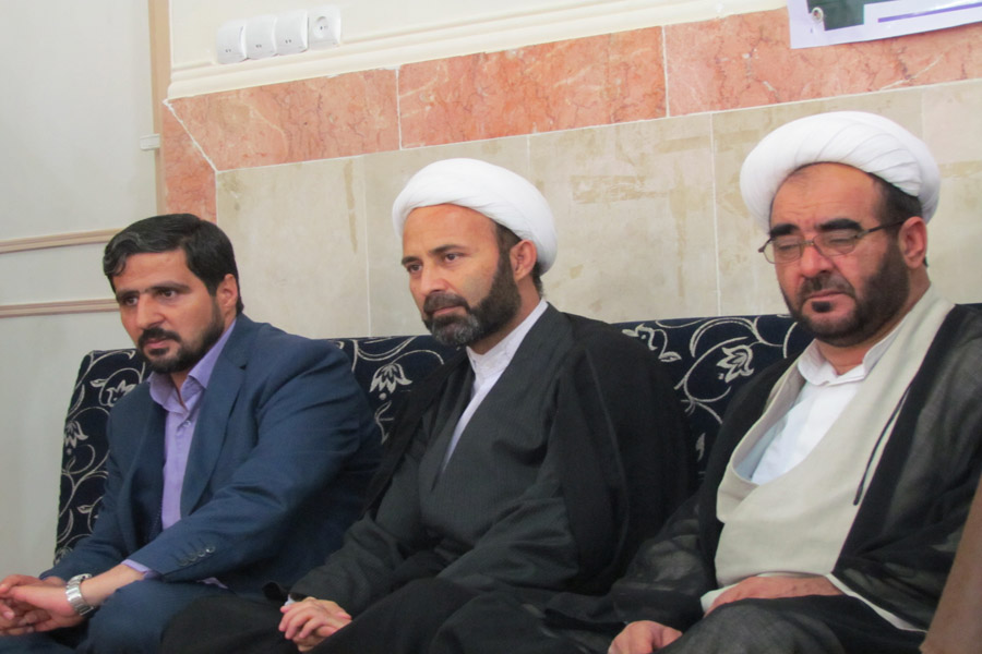 نشست اعضای مجمع مشورتی جوانان دفتر نماینده ولی‌فقیه در استان لرستان برگزار شد.