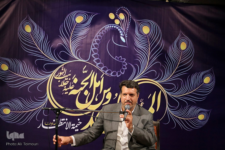 یادبود حاجیحسنی و عباسی در محفل قرآنی خیمةالانتظار یادبود حاجیحسنی و عباسی در محفل قرآنی خیمةالانتظار