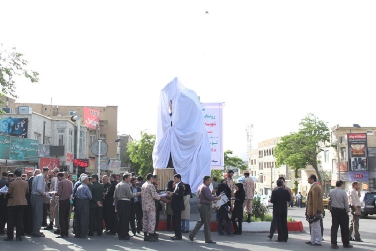 رونمایی از بنای یادبود برادران شهید نمکی در سنندج