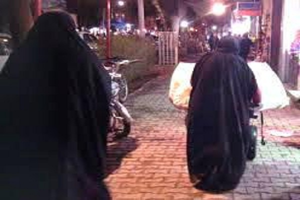 به دنبال لقمه‌ای نان حلال در دل نیمه شب...